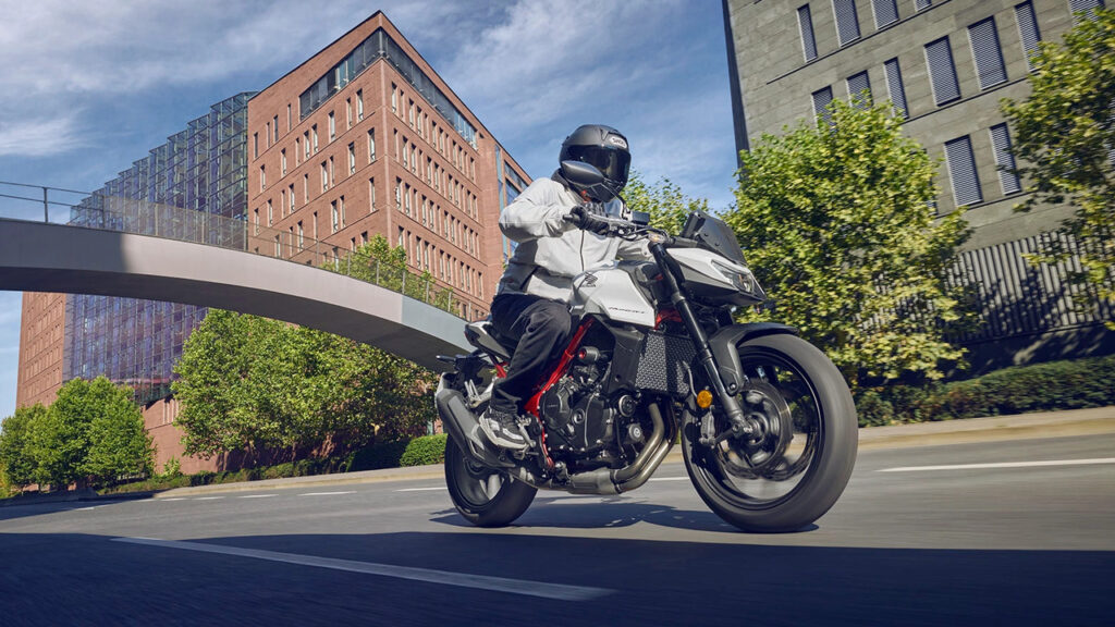 Nova Honda CB 750 Hornet entrega potência elevada, baixo peso e tecnologia de motos premium