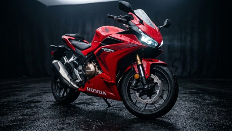 Honda CBR500R 2026 com E-Clutch, consumo e preço europeu